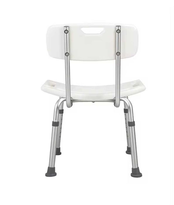 Стул для инвалидов с прорезями для принятия ванны.