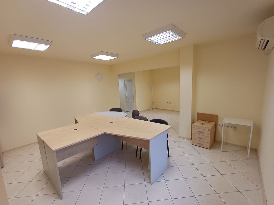 Дава се под наем Офис в Шумен, Център - 45 кв.м за 298.86 € - Снимка #4