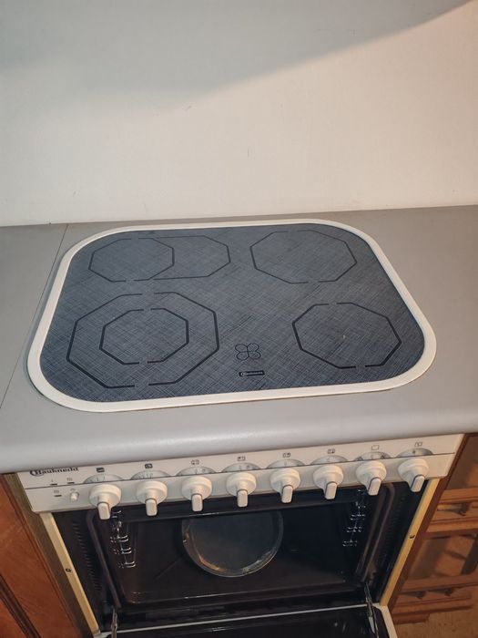 Чисто нова ъглова дъбова кухня с уреди