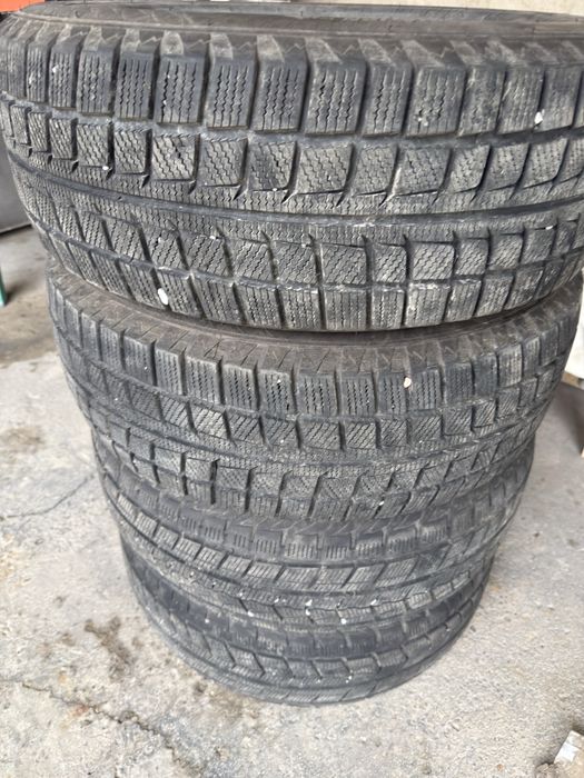 Зимние шины 215/60/16