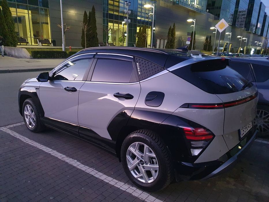 Продавам Хюндай кона  на една година 17000км