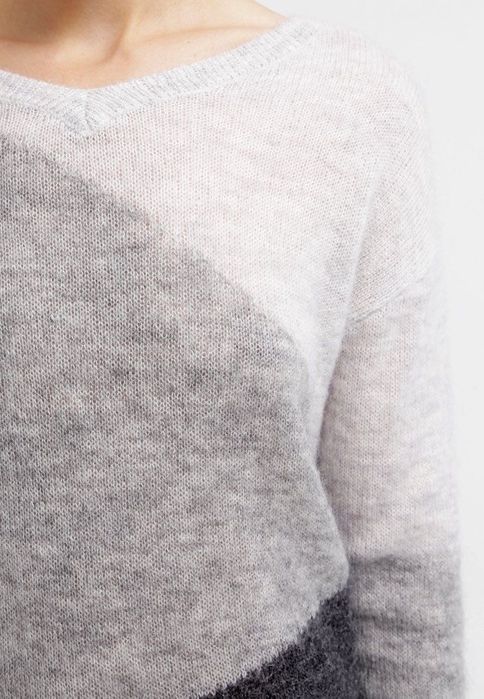 Вълнен пуловер в сиво PART TWO