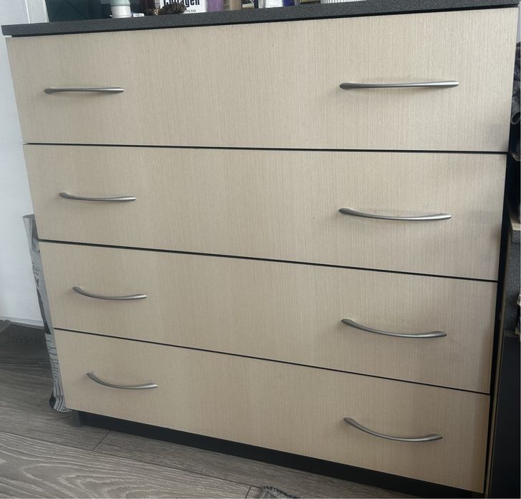 Спальная кровать, комод, тумбочки