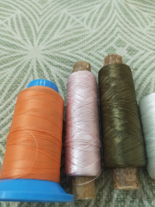 Нитки б/у.  Нитки.