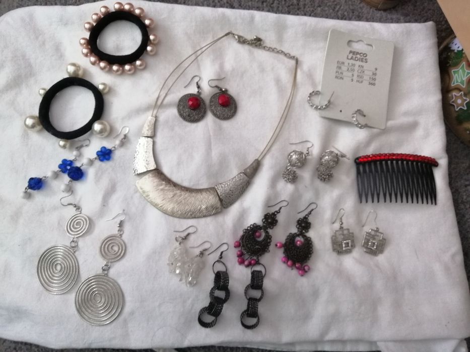 Бижута, обеци, гривни