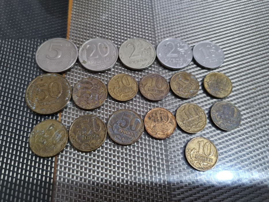 Продаю монеты разные.