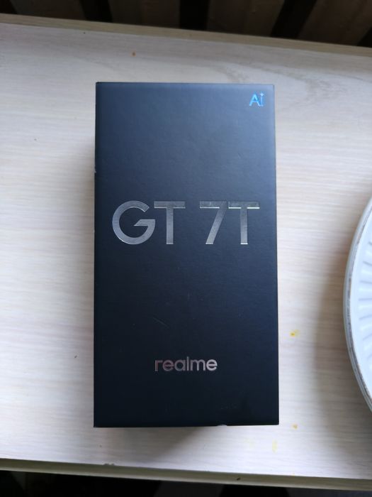 Продам смартфон Realme GT 7T 12/512gb