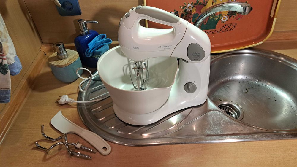 Работещи Кухненски робот Kenwood и Миксер AEG