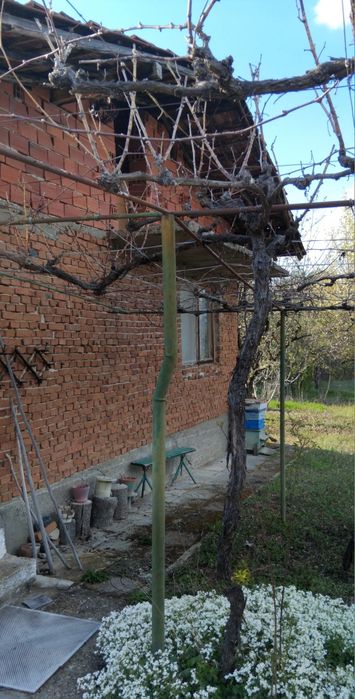 Продава къща в с.Еремия обл.Кюстендил