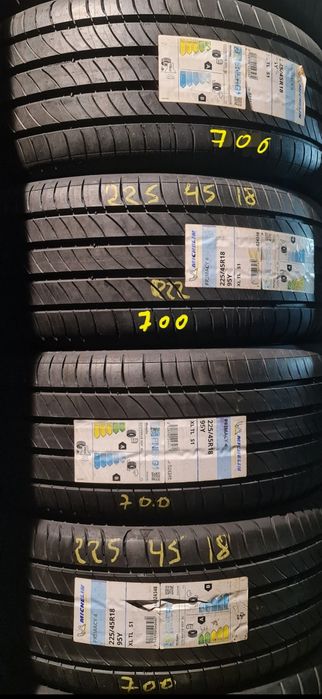 275 40 18 / 225 45 18  Anveloep Vara Michelin