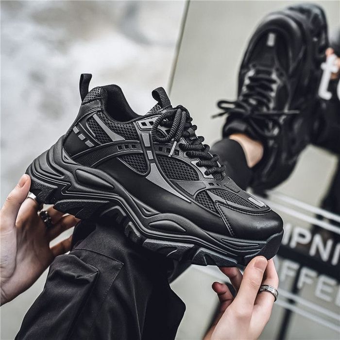 Продам новые кроссовки