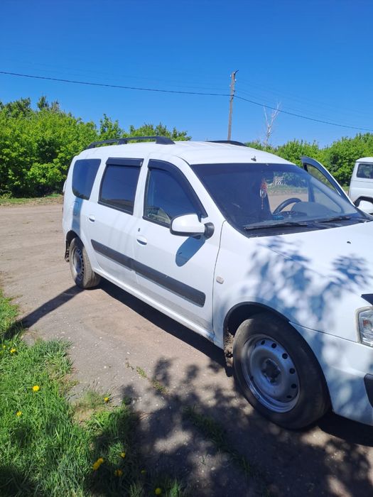 Продам Лада Ларгус. Торг у капота