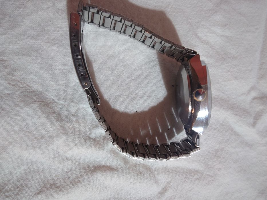 Полет, съветаки механичен часовник, с ръчно навиване.