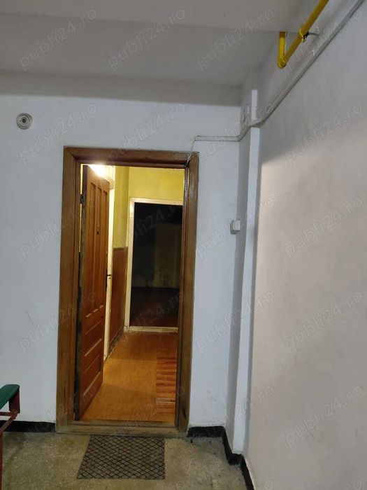 Apartament cu 3 camere decomandat etaj 3