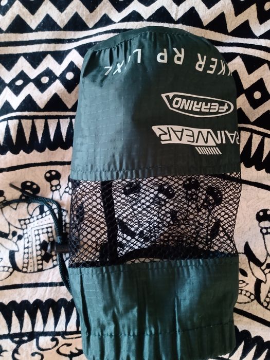 Дъждобран с гръб за раница Ferrino