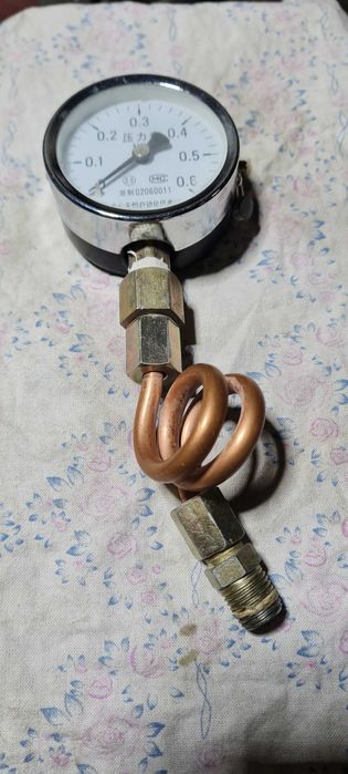 Продам манометр новый