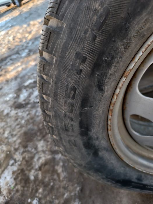 Продам зимние шины 215/65/16