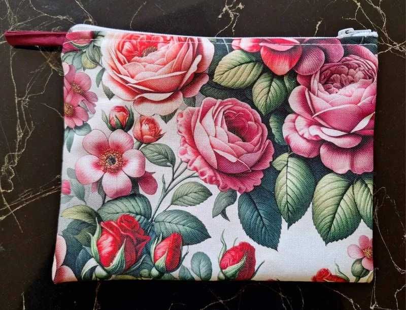 Несесер за тоалетни и козметични принадлежности 15х20см Цветя