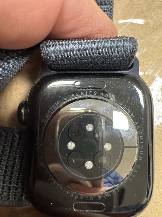 Apple watch 10 42 mm  и Apple watch 4 45mm,заключени