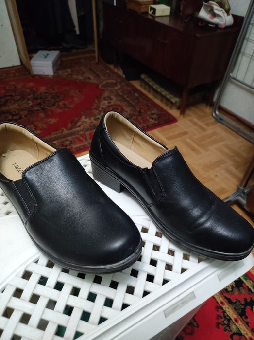 Продам женские осенние туфли