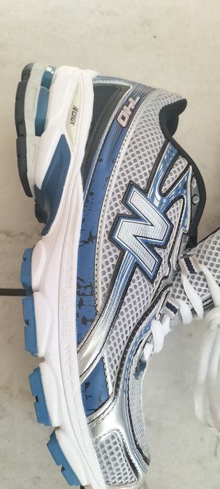 New Balance 740.