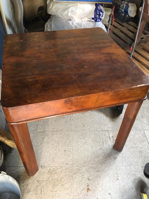 Ретро дървена маса