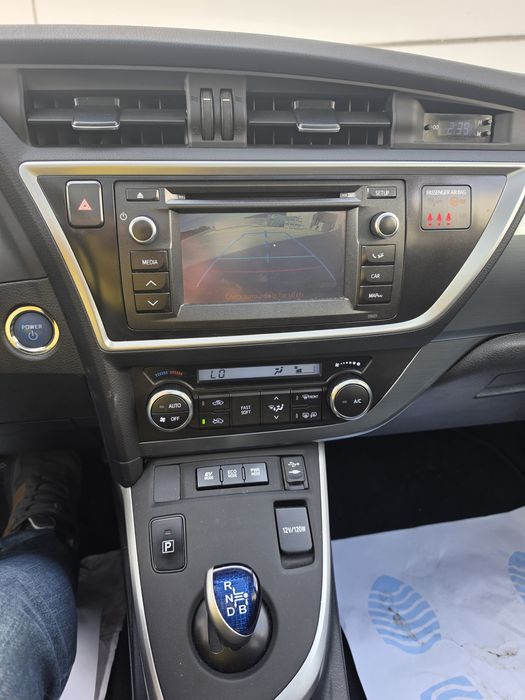 Toyota Auris Hybrid 2015 xenon navi Trapa clima Camera schimb variante