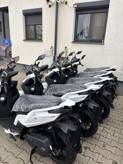 Scuter de inchiriat Kymco 50 cc/125cc.
