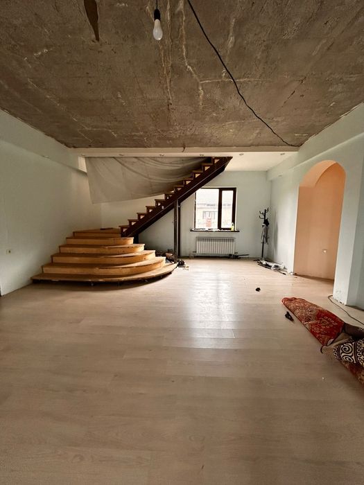 Продаётся двухэтажный дом за городом