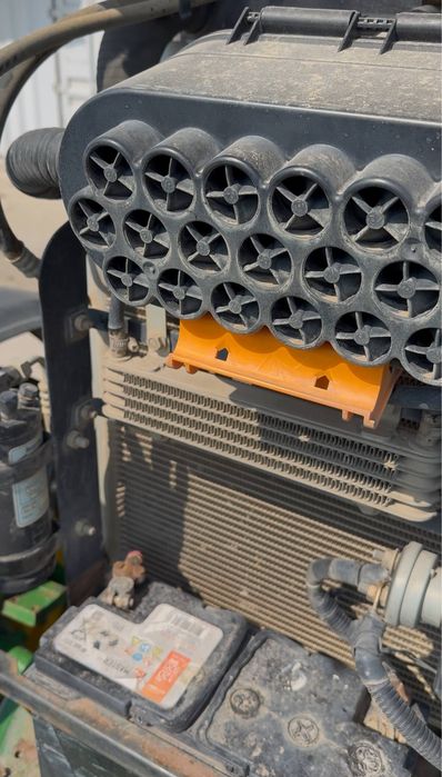 Traktor John Deere  6110 В sotiladi