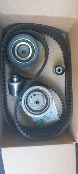 Чисто нов комплект Ангр.ремък на ИНА