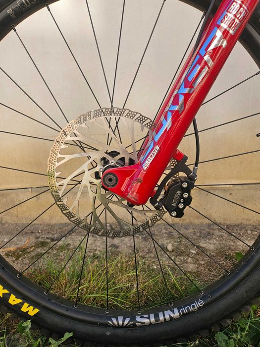 Specialized demo race