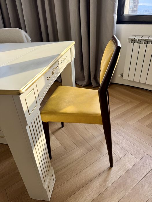 Стул с металическим каркасом