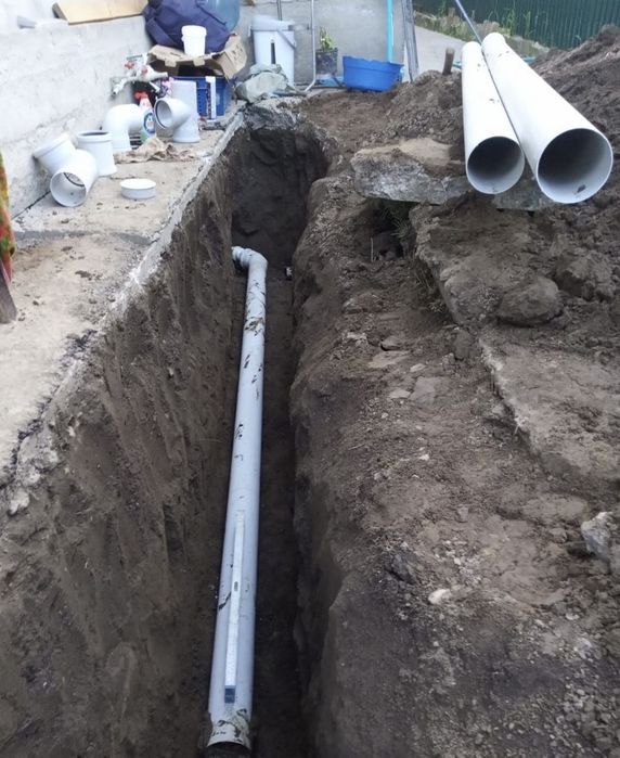 Копаем траншеи под водапровод и под кабель