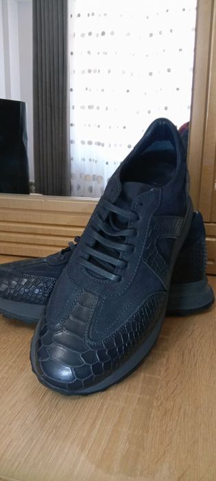Мужская кроссовка фирменная