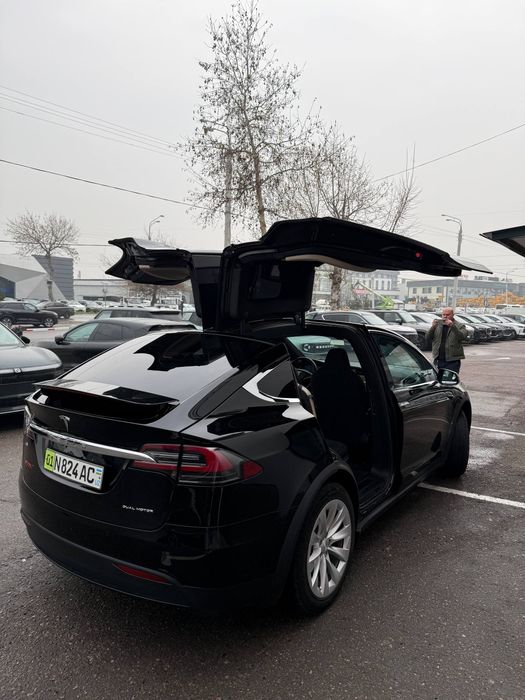 Продаётся автомобиль "Tesla X"