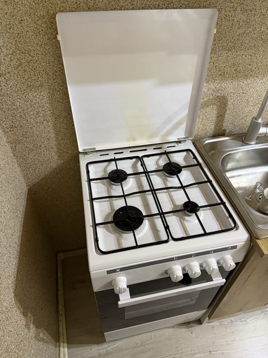 Aragaz 4 ochiuri / 4 arzatoare si cuptor ca nou