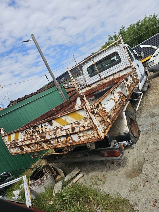 Vand sau dezmembrez renault Mascott  6.5t 2.8 150cp 6 trepte 
Basculabil pe spate de fabrica 
Cauciucuri bune 
Instalație AC
Scaun șofer cu perna aer