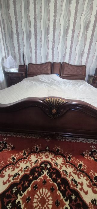 Двуспальная кровать