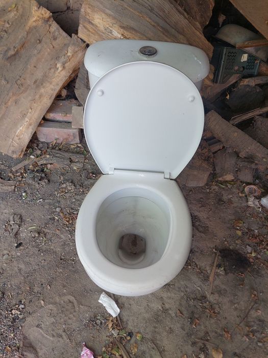 Унитаз  буу  барі істеп  тұр таза