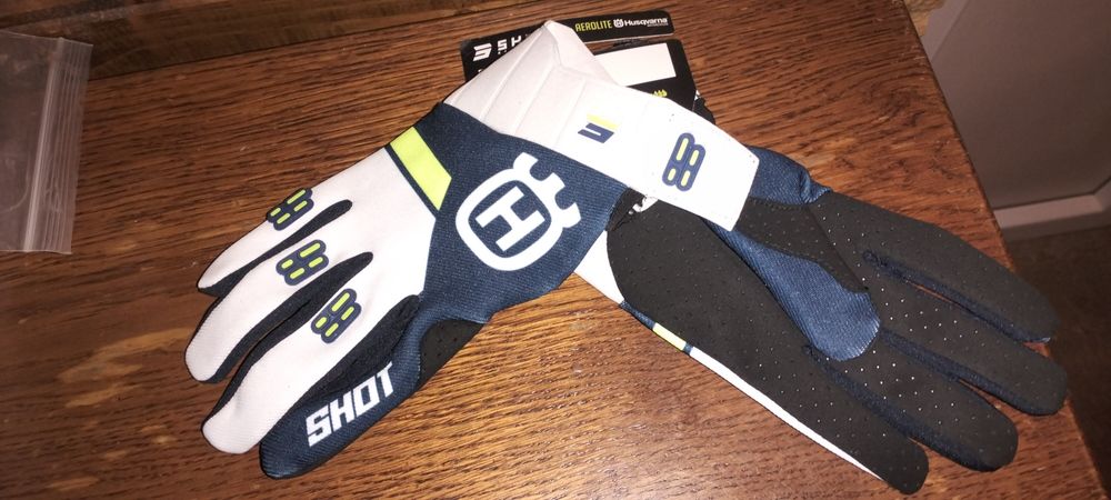 Manusi ,Hasquvarna , noi, de motocross, mtb/ Down Hill/ bicicleta