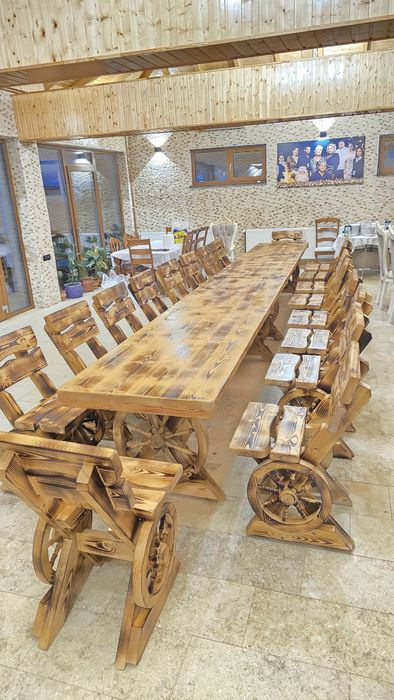 Mese si foișoare rustice