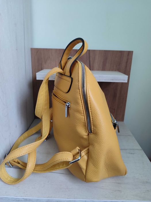 Едноцветни кожени раници