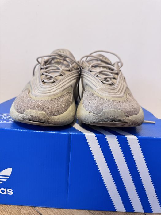 Adidas Ozelia.