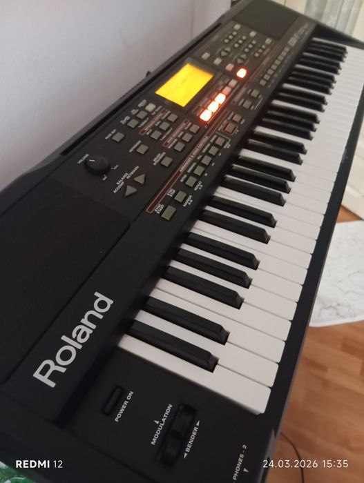 Roland stare foarte buna plus boxă ce se vede in poze  doar la schimb