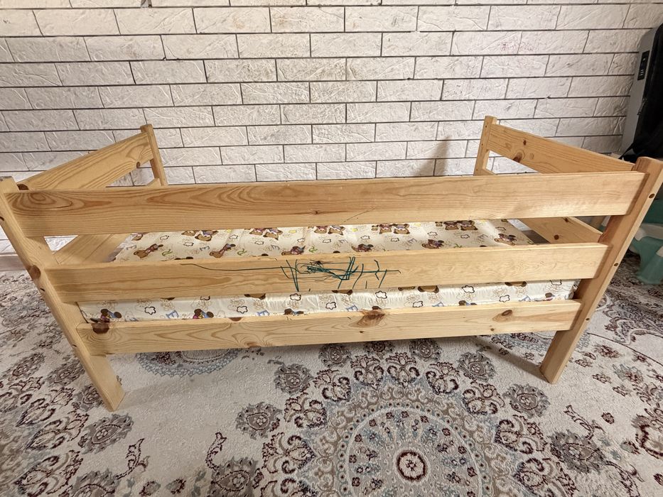 Детская кровать с матрасом