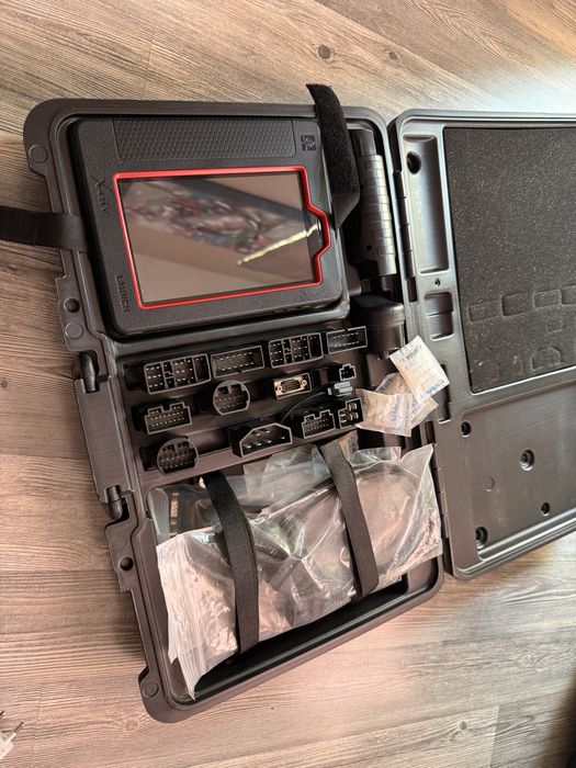 Автомобилна диагностика Launch X431V