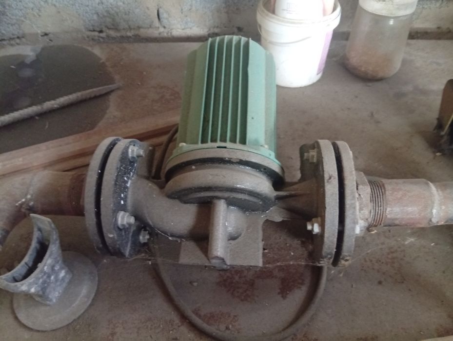 Продам церкуляционый матор отопление