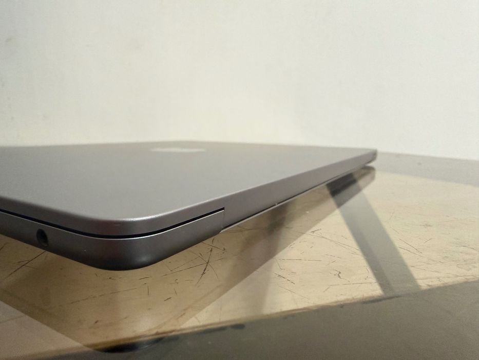 Срочно MacBook m2 256g 8g
