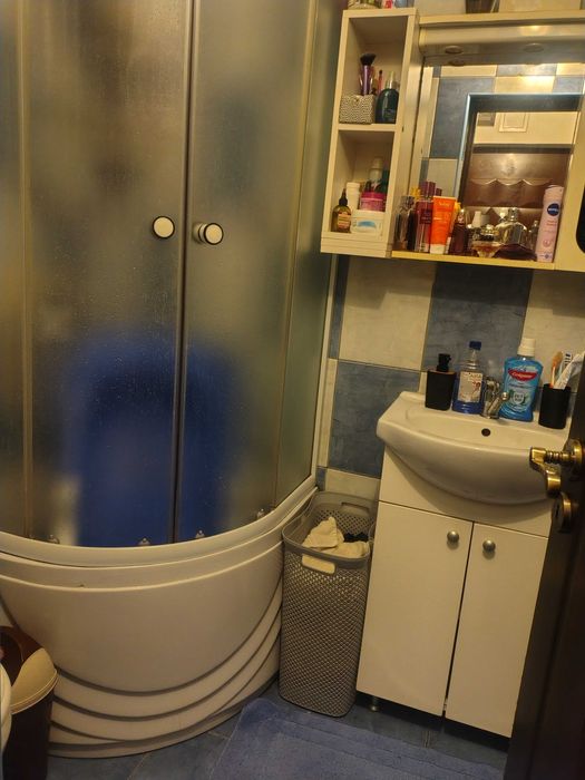 Închiriez garsonieră !